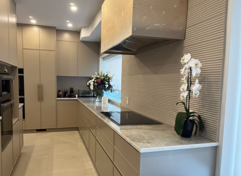 Firefly_GeminiFlash_recrea la imagen quitando la tabled y mejorando la iluminación 297963